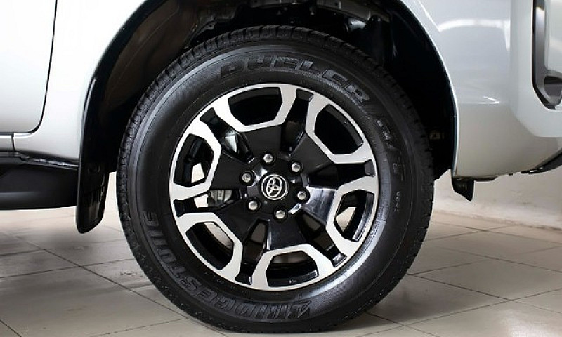 Toyota Hilux Srx 2.8...