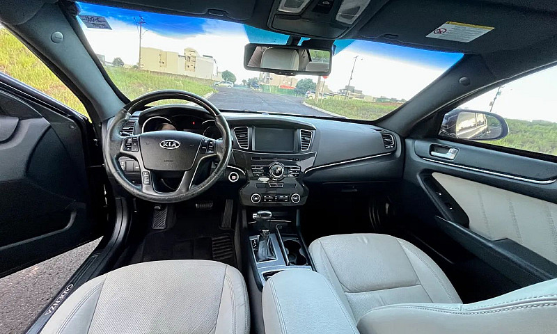 Kia Motors Cadenza E...