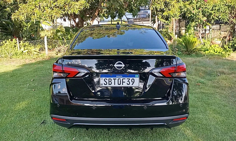 Nissan Versa Exclusi...