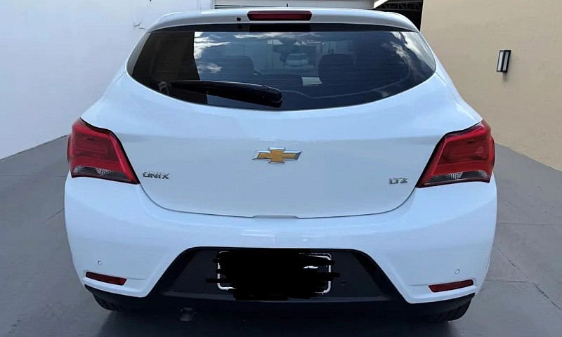 Chevrolet Onix Hatch...