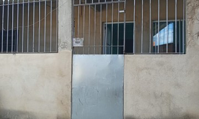 Aluga-Se Casa...