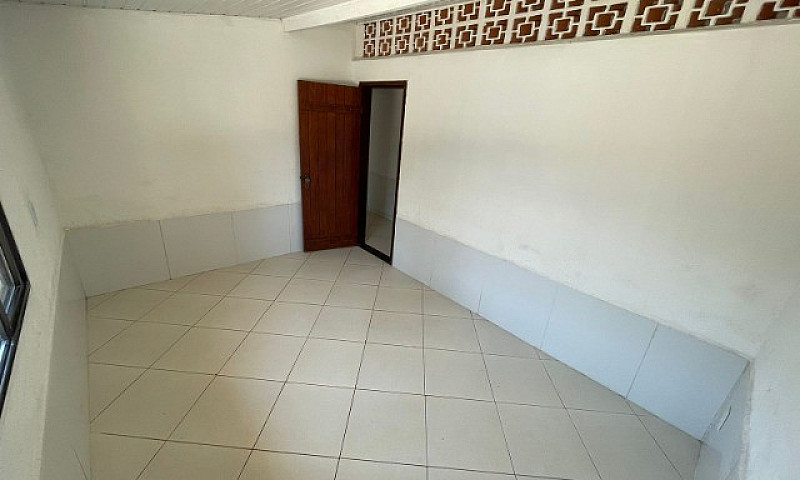 Alugo Excelente Casa...