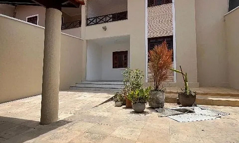 Casa Com 3 Dormitóri...