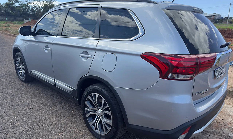 Mitsubishi Outlander...