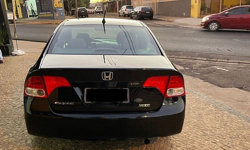 Honda Civic 1.8...