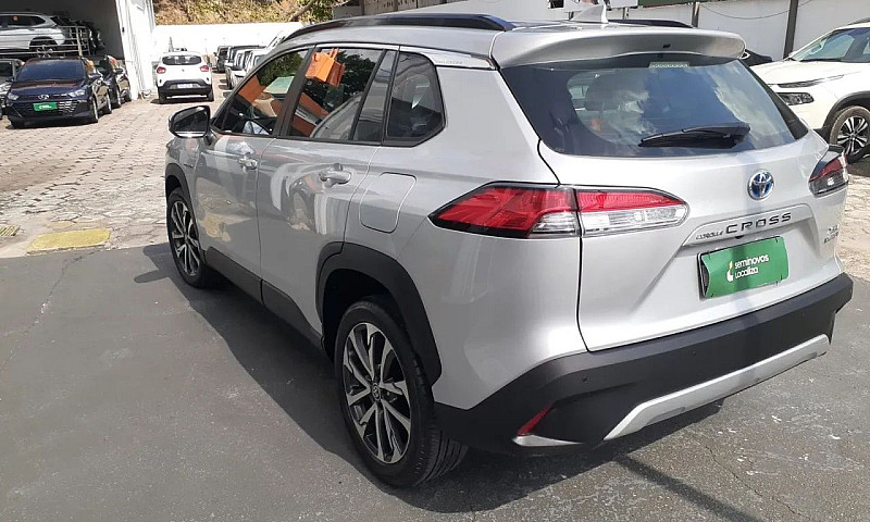 Toyota Corolla Cross...