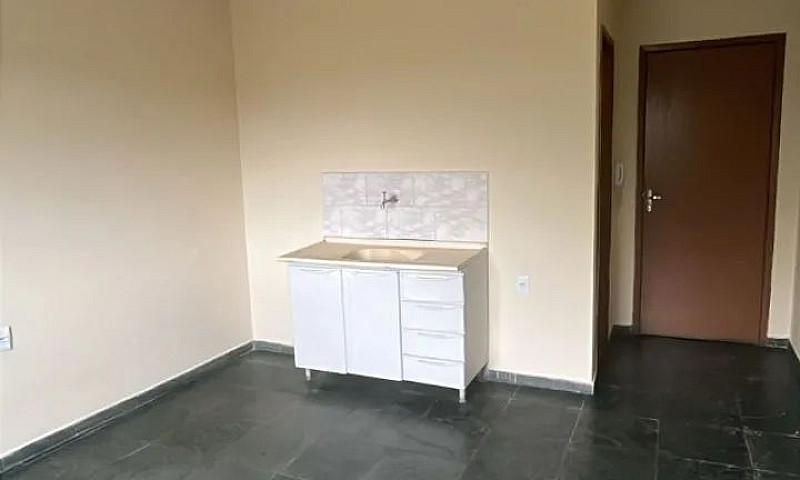 Alugo Excelente Loft...