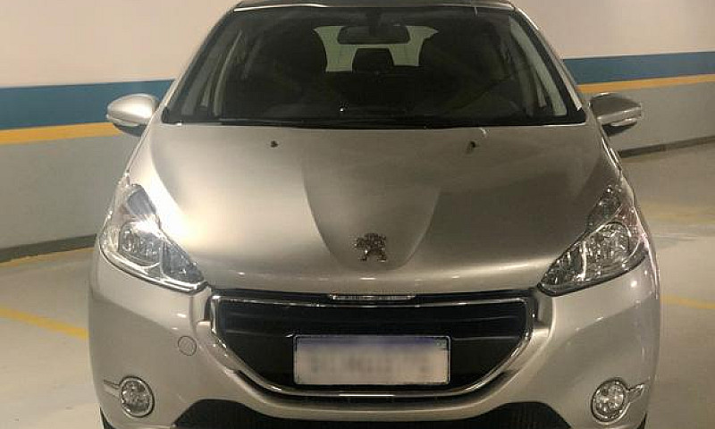 Peugeot 208 Allure 2...