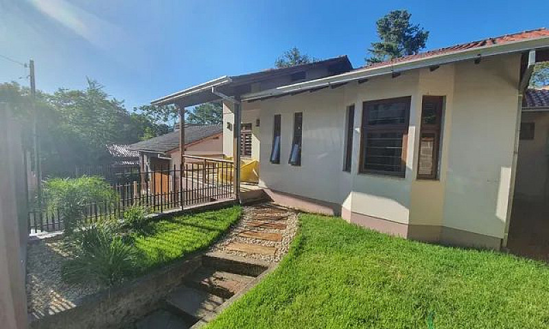 Casa Com 167M² Em Ig...