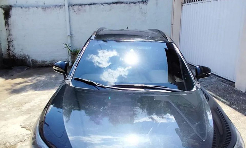 Toyota Corolla Cross...