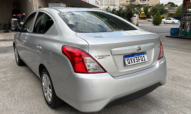 Versa 1.6 Câmbio Man...