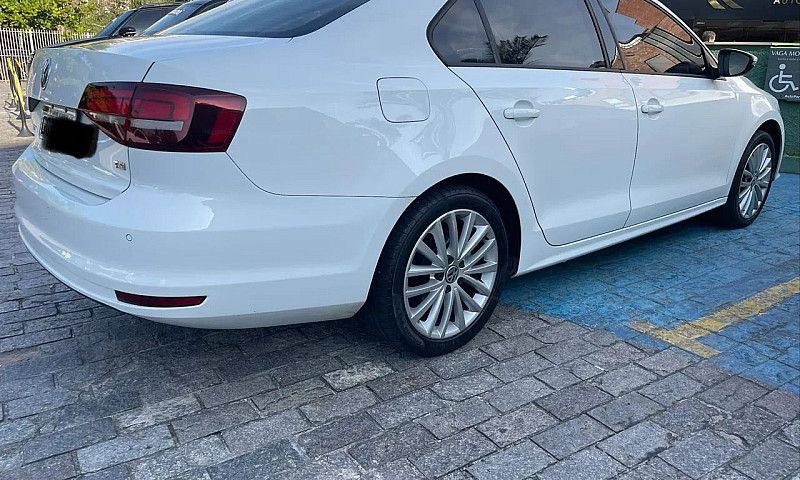 Volkswagen Jetta Com...