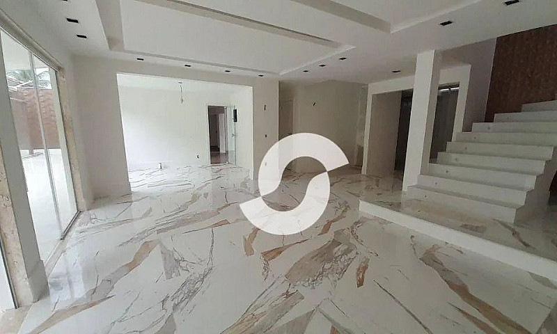 Casa Com 6 Dormitóri...