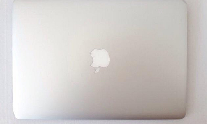 Macbook Air 2011...