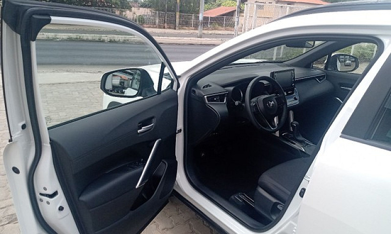 Toyota Corolla Cross...