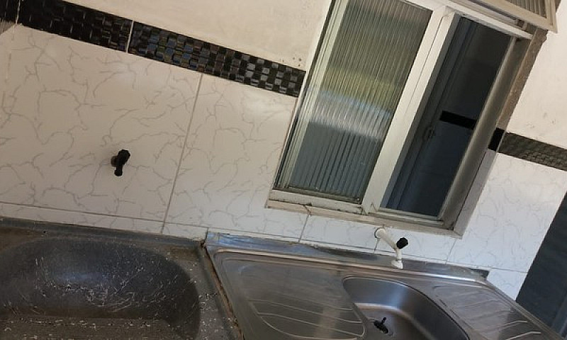 Aluga-Se Casa...