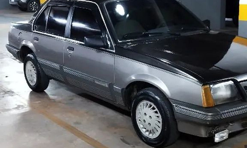 Chevrolet Monza Clas...