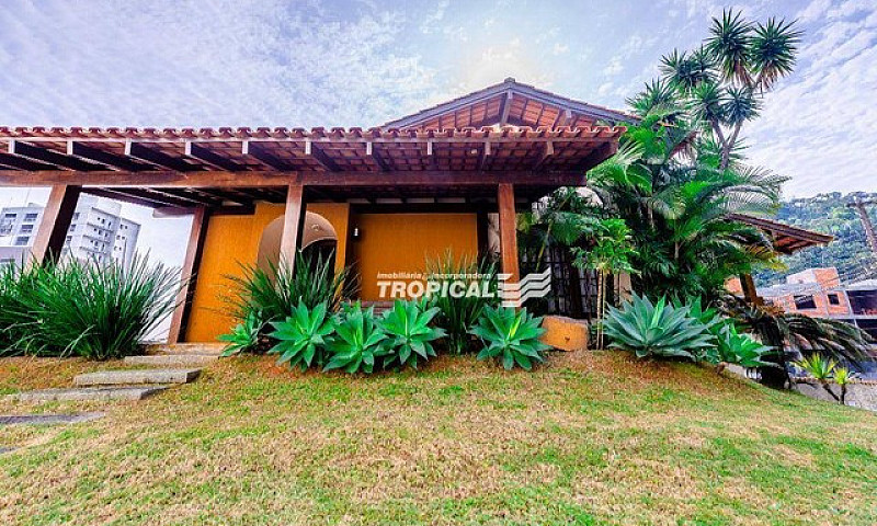 Casa Com 4 Dormitóri...