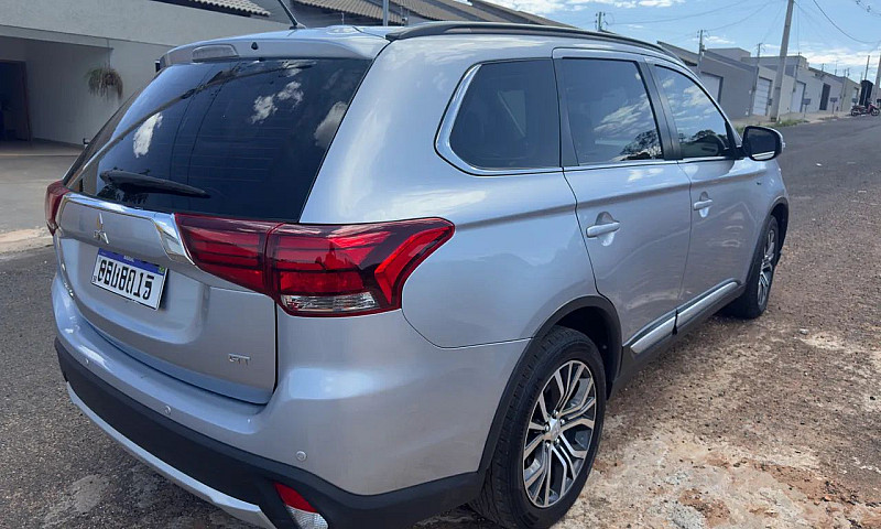 Mitsubishi Outlander...