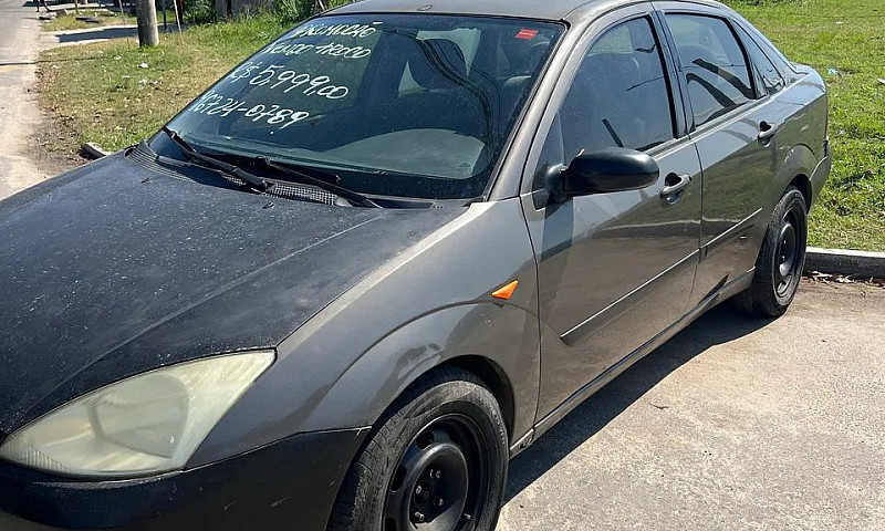 Ford Focus Sedan 2.0...