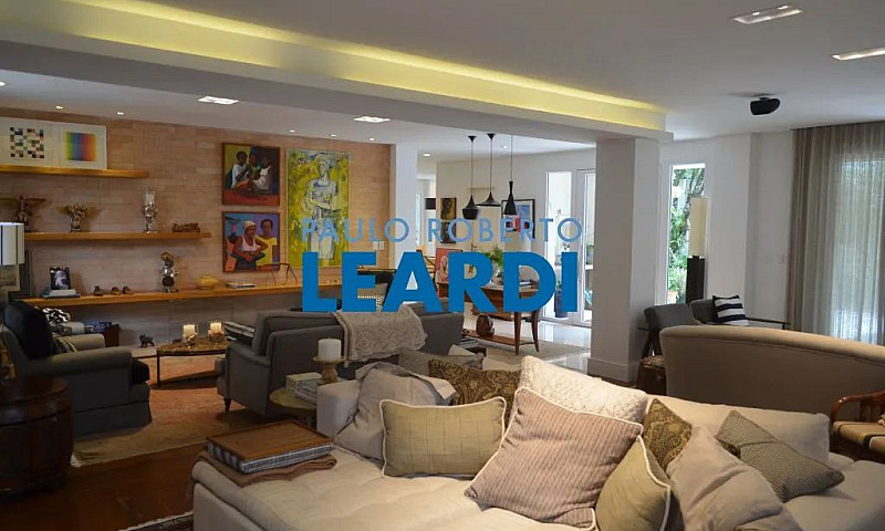 Casa Assobradada - M...