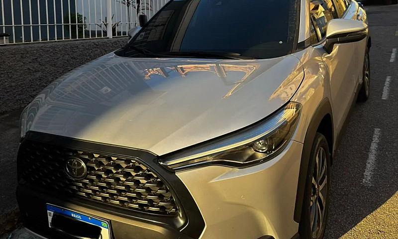 Toyota Corolla Cross...