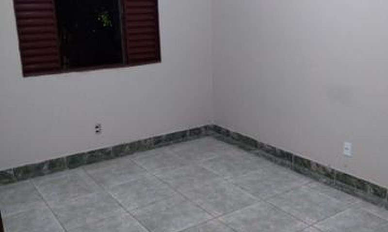 Aluga-Se Casa Bairro...