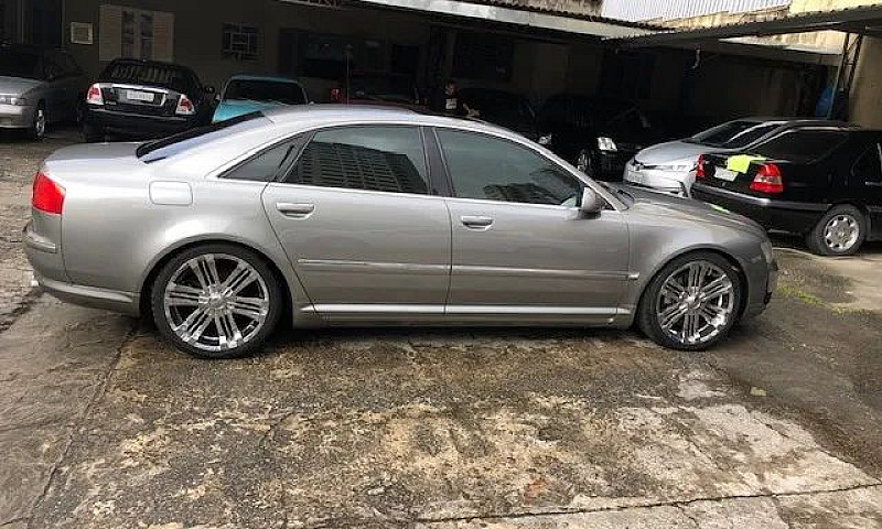 Audi A8 4.2 Quattro ...