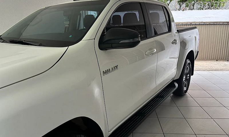 Toyota Hilux Cd Sr 4...