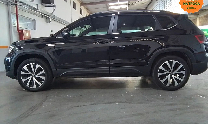 Volkswagen Taos 2023...
