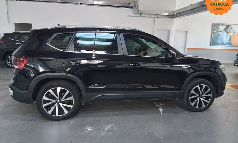 Volkswagen Taos 2023...