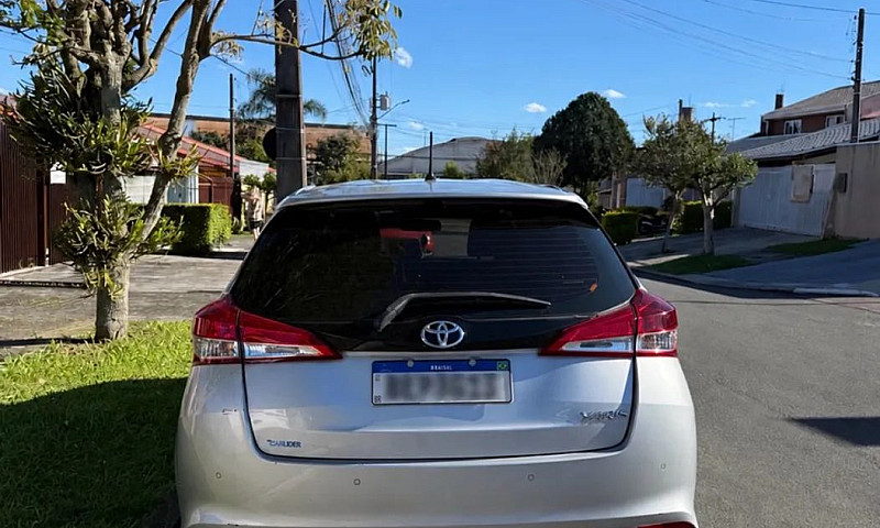 Toyota Yaris Live 1....