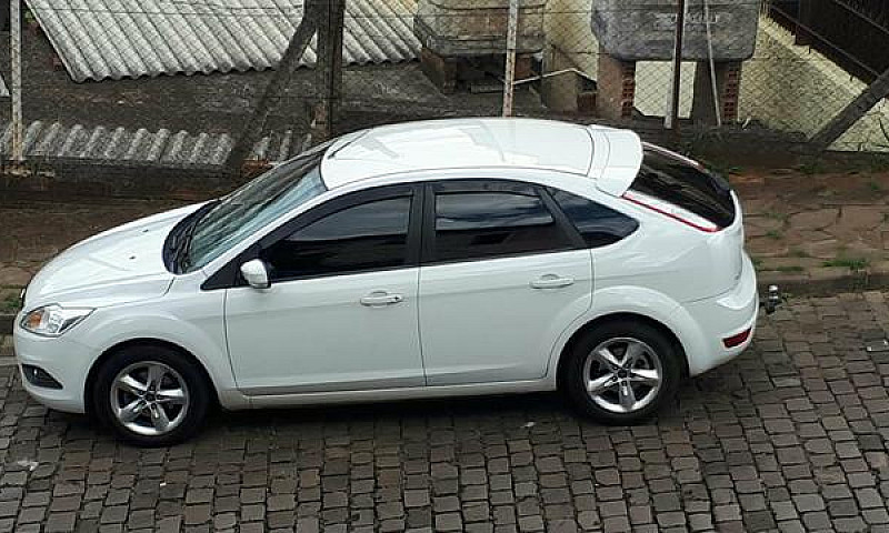 Ford Fucus 1.6 2012...