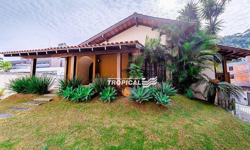 Casa Com 4 Dormitóri...
