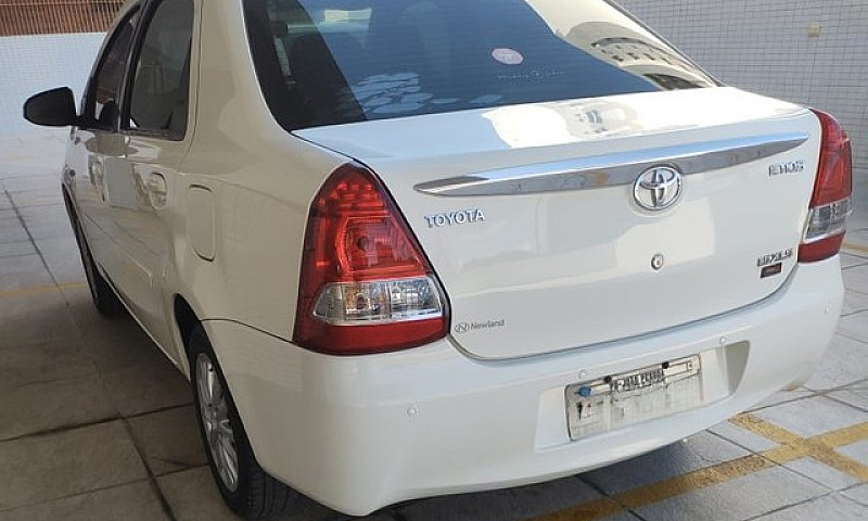 Toyota Etios Sedan X...