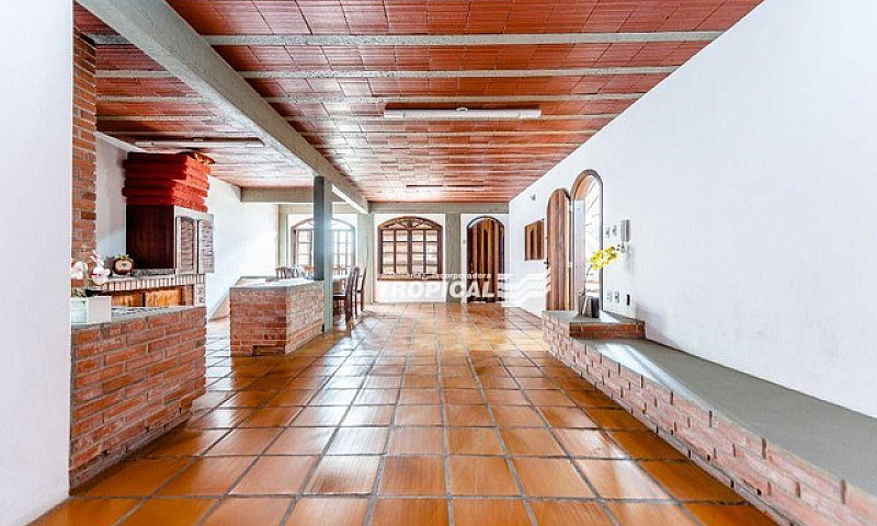 Casa Com 4 Dormitóri...