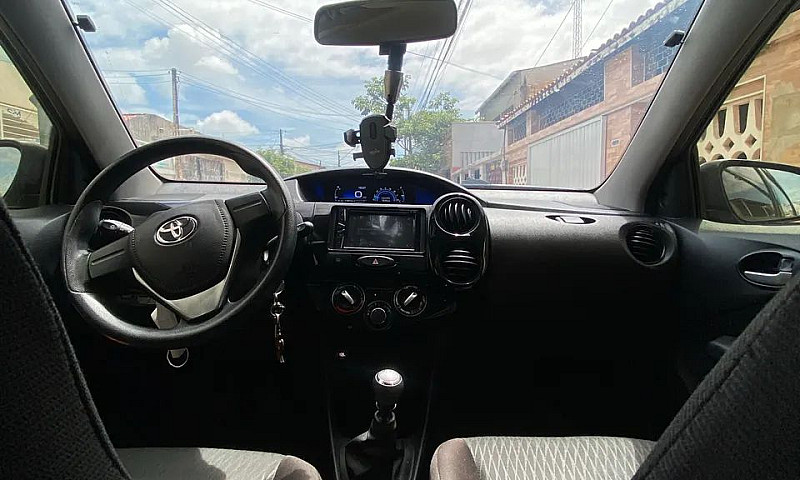 Toyota Etios X 1.3 F...