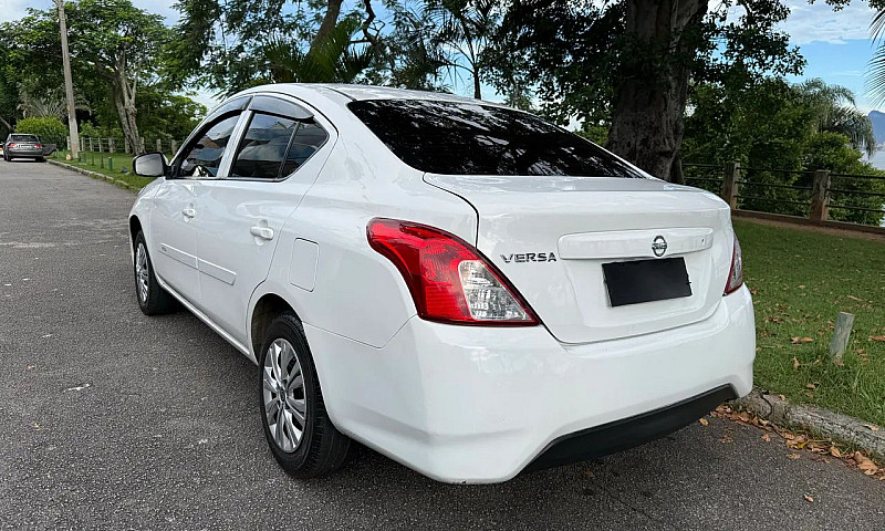 Nissan Versa 1.0 12V...