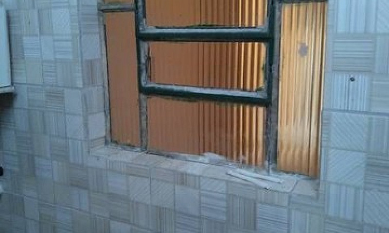 Aluga-Se Uma Casa Na...