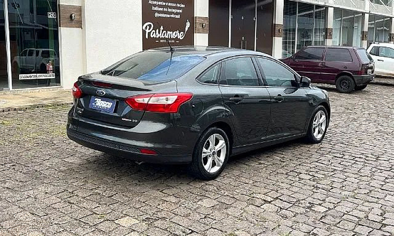 Focus Sedan 2.0 Aut....