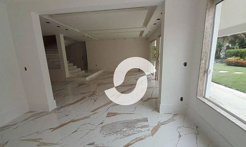 Casa Com 6 Dormitóri...