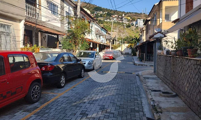 Casa Com 4 Dormitóri...