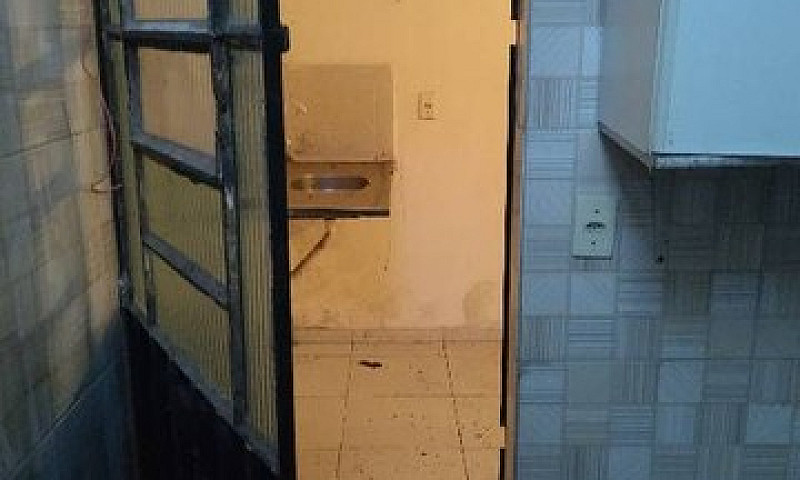 Aluga-Se Uma Casa Na...