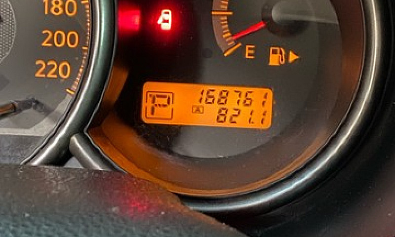 Nissan Livina 1.8...