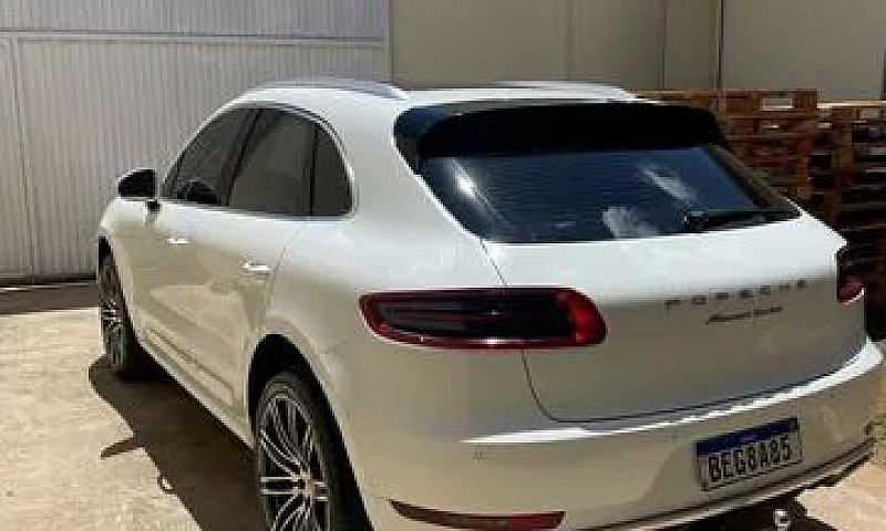 Porsche Macan ...