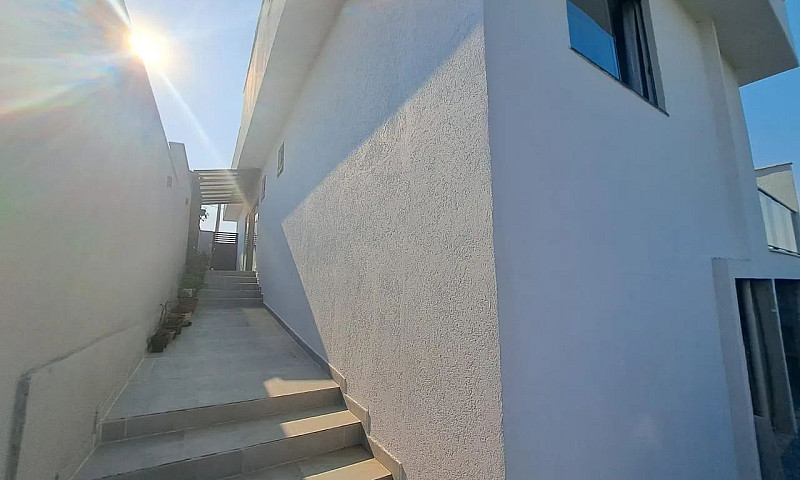 Casa Com 3 Dormitóri...