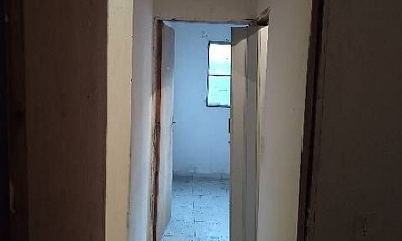 Aluga-Se Uma Casa Na...