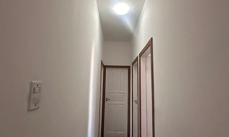 Aluga-Se Casa Ampla ...