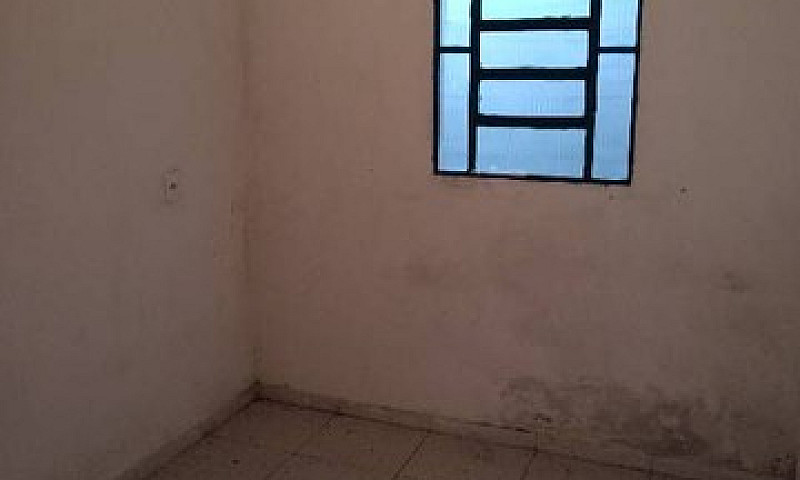 Aluga-Se Uma Casa Na...