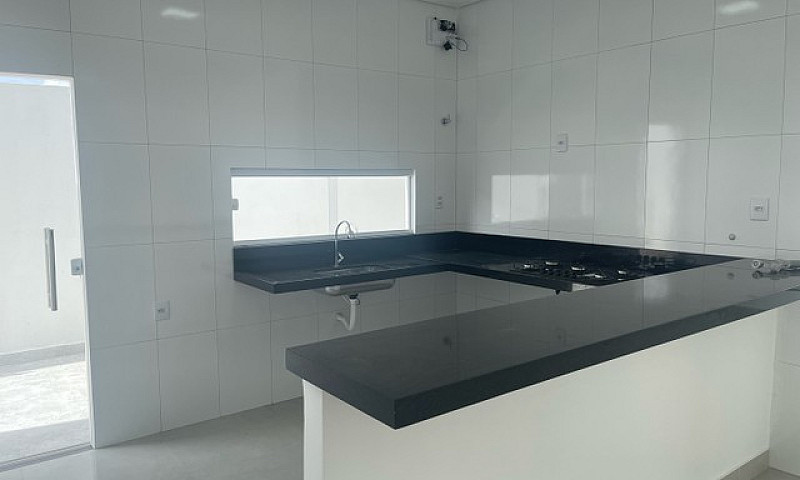 Linda Casa Recém Con...